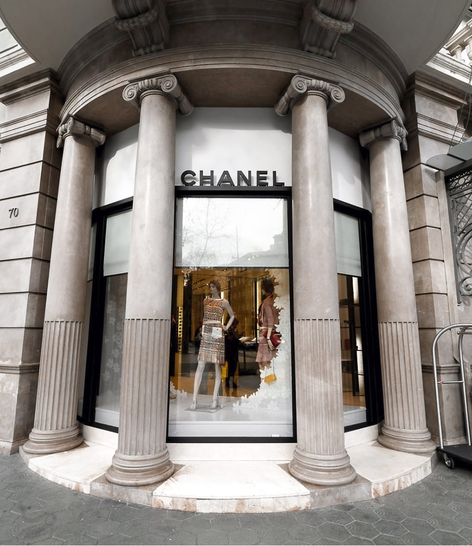 escaparate de tienda de moda Chanel