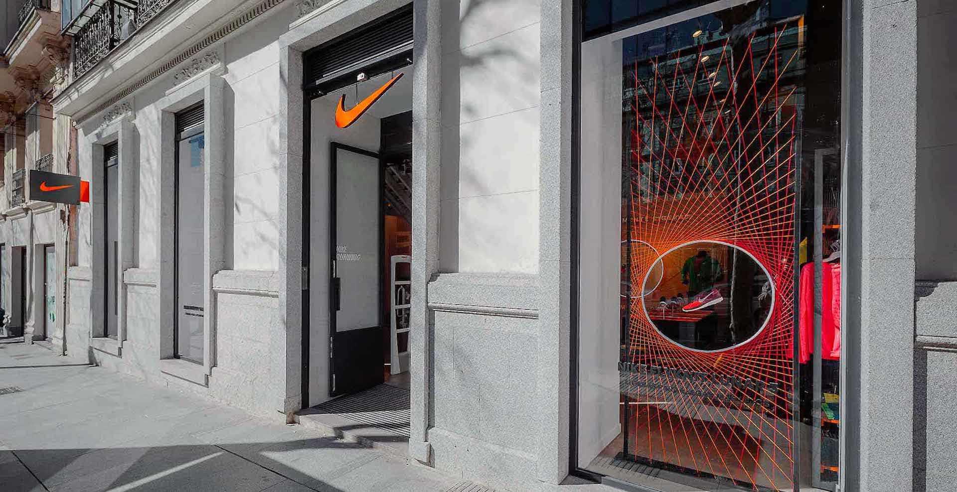 Exterior fachada tienda Nike Madrid