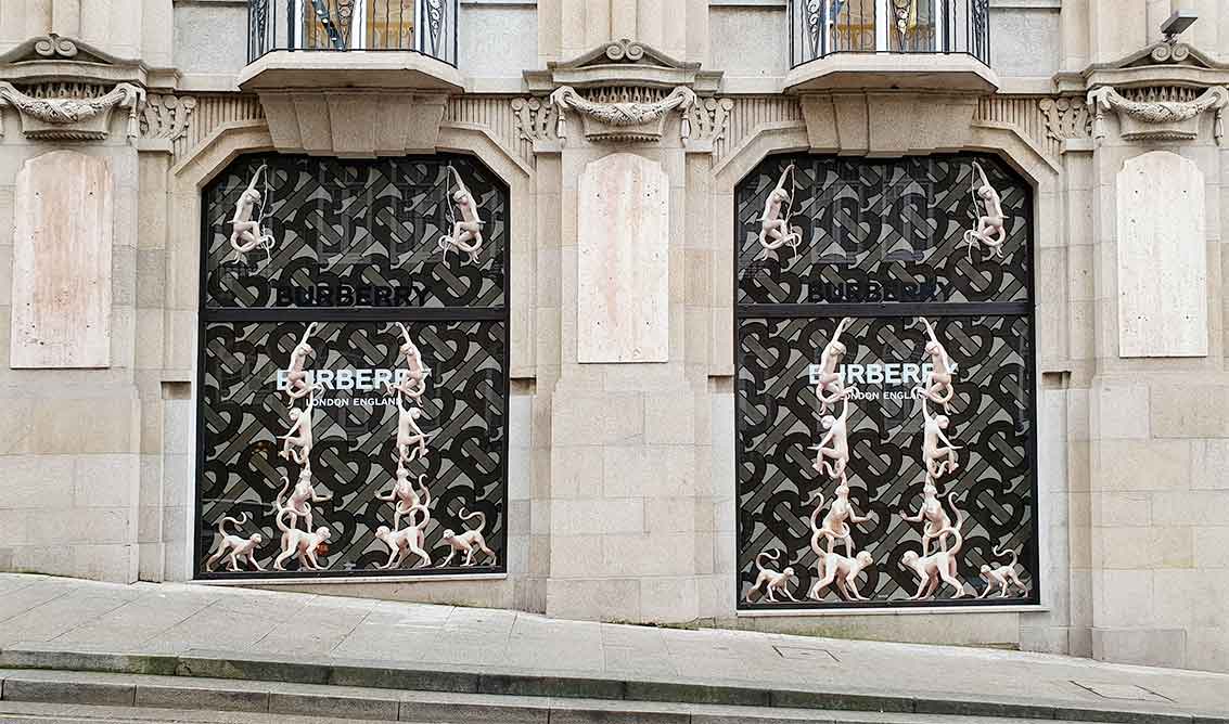 impresion-digital-en-escaparates-burberry-portugal