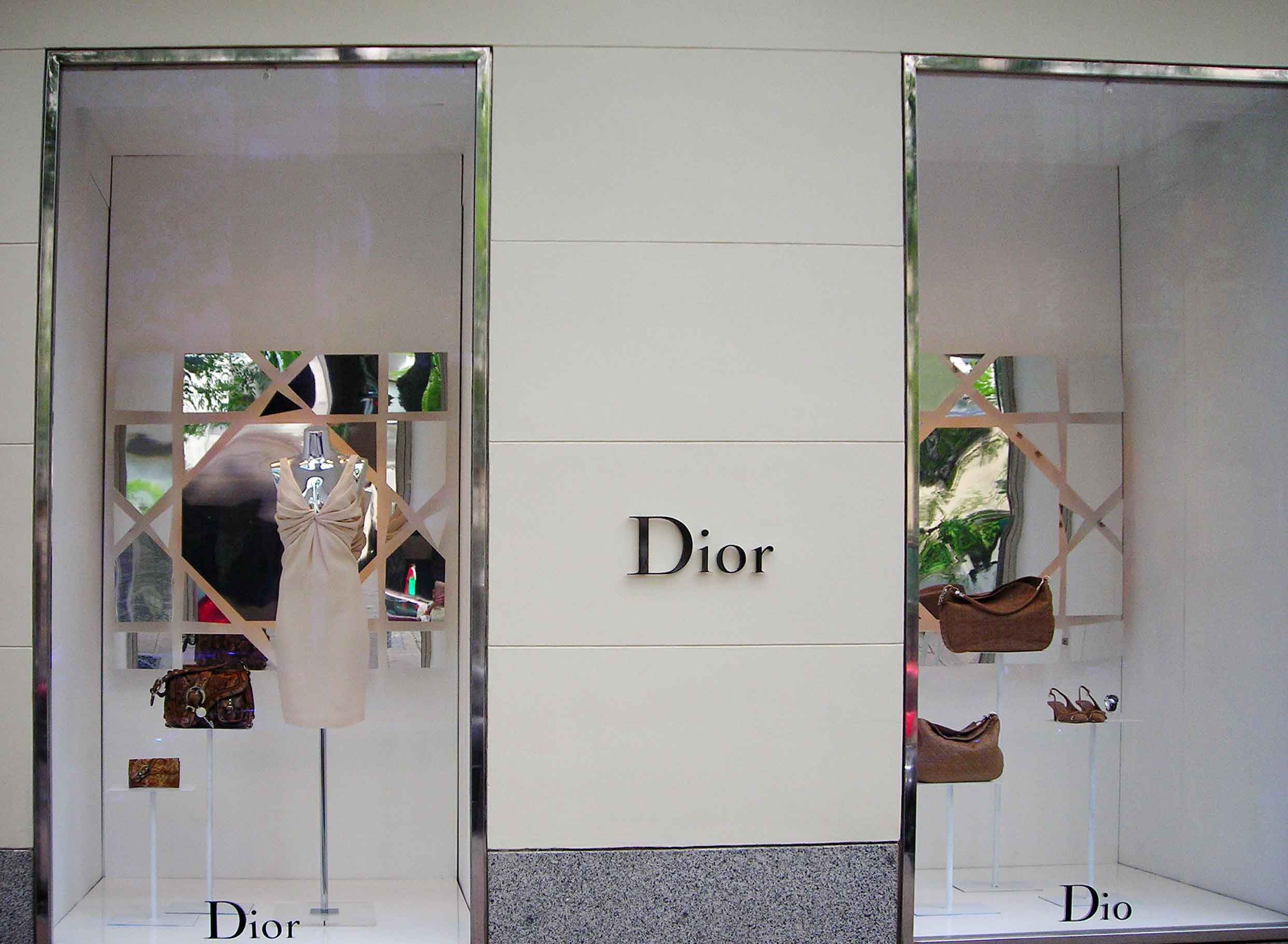 instalacion-decoracion-espejos-escaparates-Dior