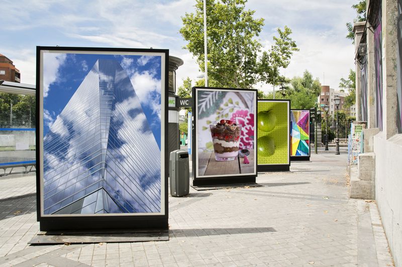 Publicidad exterior en cartelería digital en las calles de Valencia