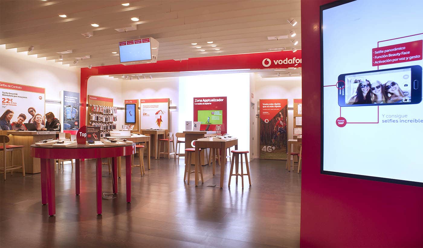 instore-clientes-vodadone-pantalla-led-flagship-store