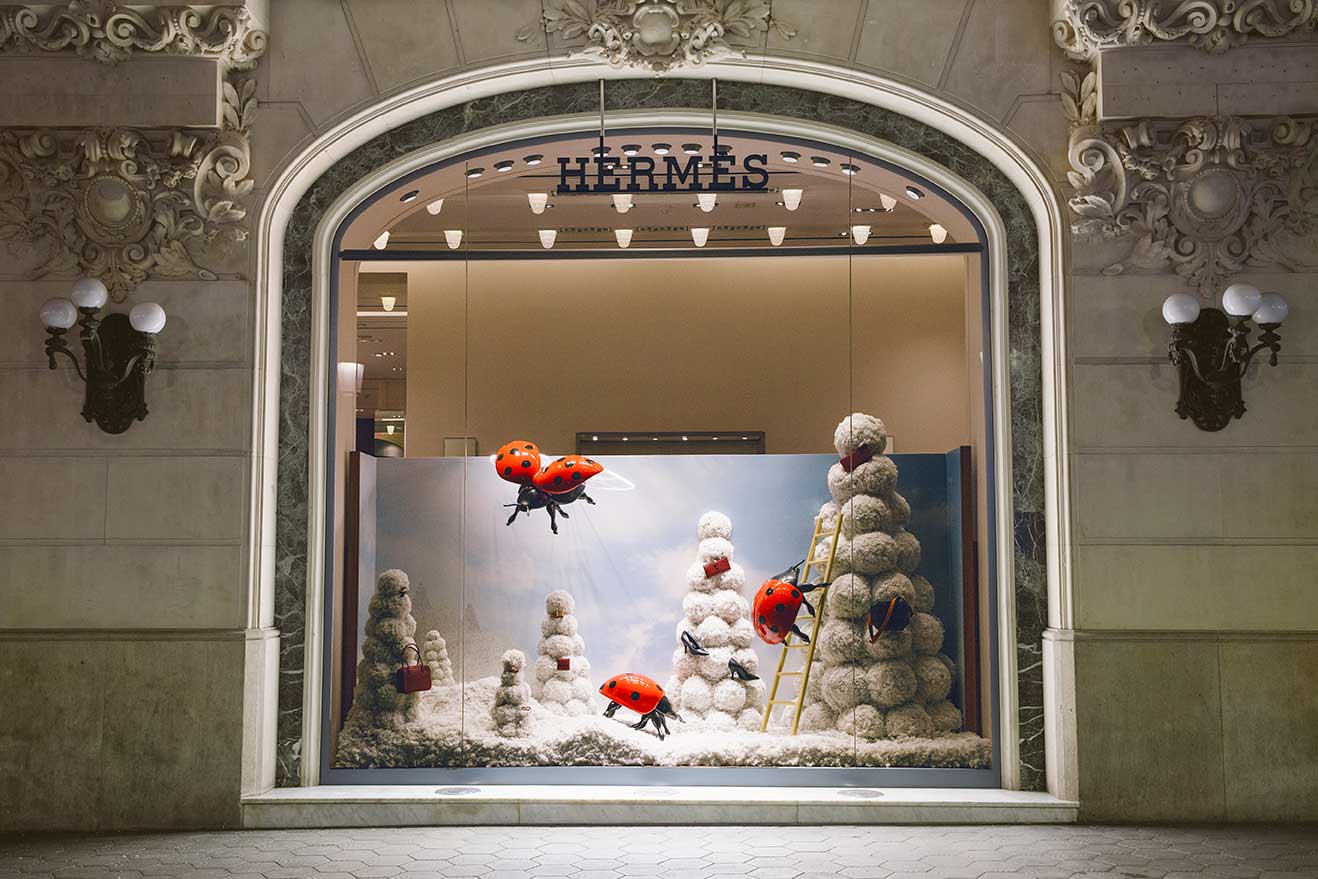producción e Instalación escaparates navidad Hermes