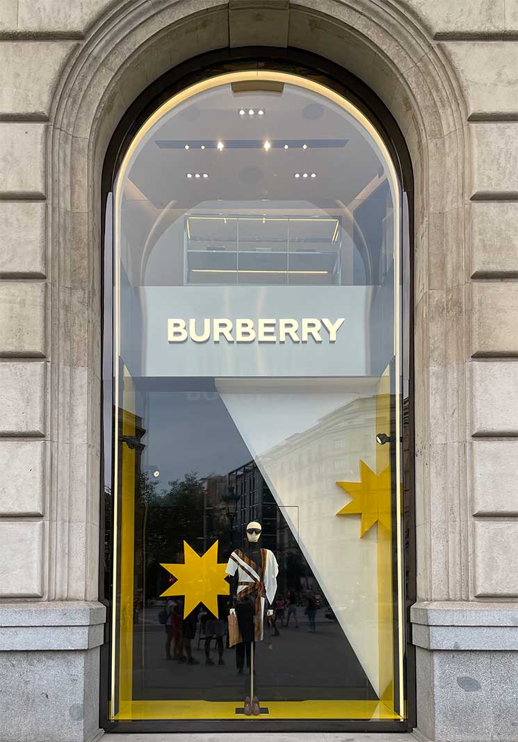 Burberry escaparatismo y-visual-merchandising boutique Barcelona