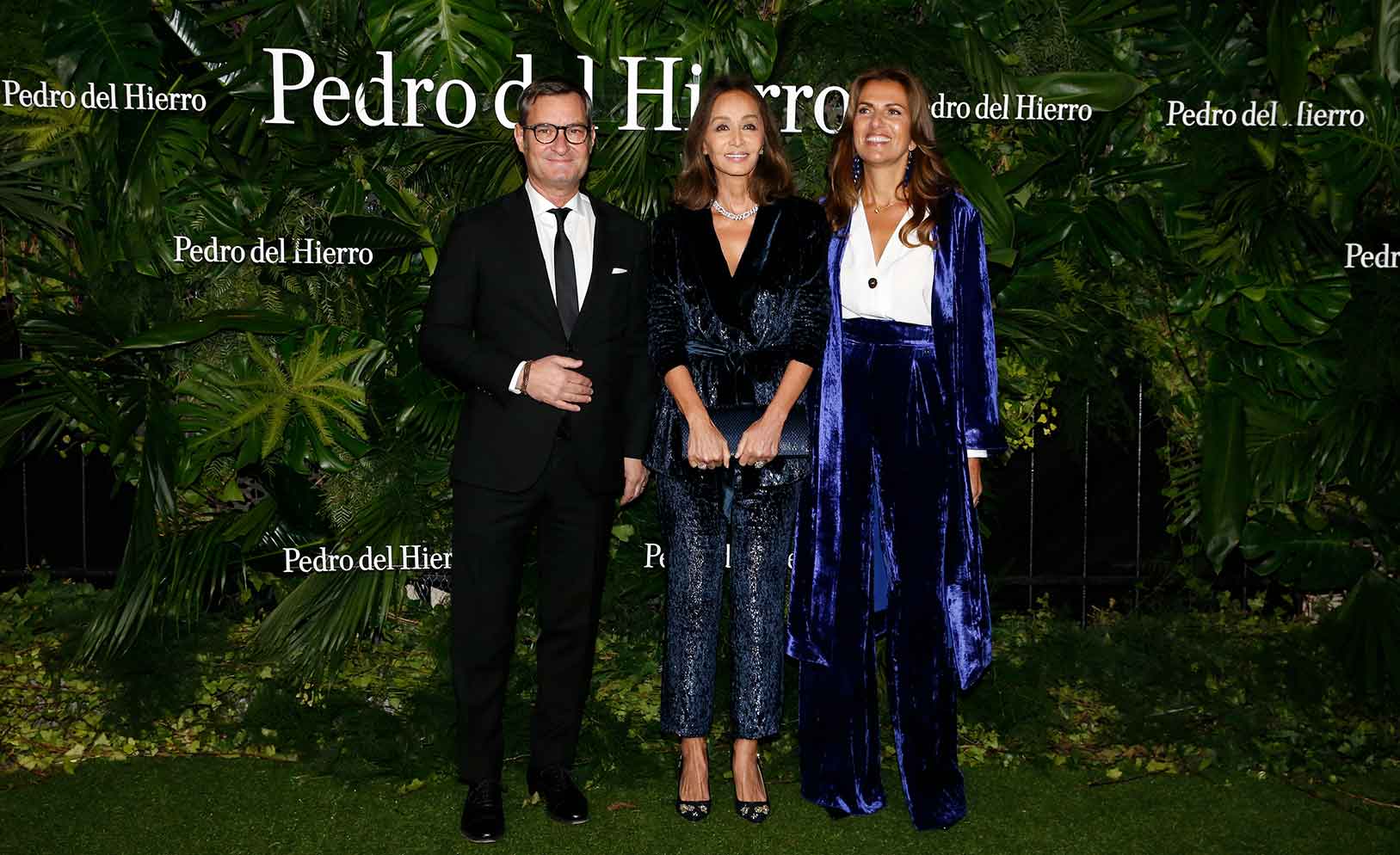 Production and installation of vertical garden photocall with corporeal methacrylate for Pedro del Hierro event, Madrid