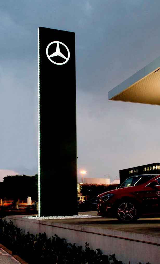 Lightning totem, Mercedes Benz.