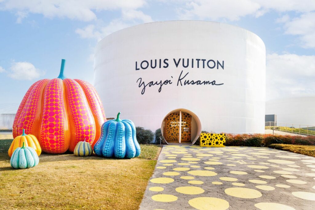 Louis Vuitton. Yayoi Kusama Campaign, Shanghai.