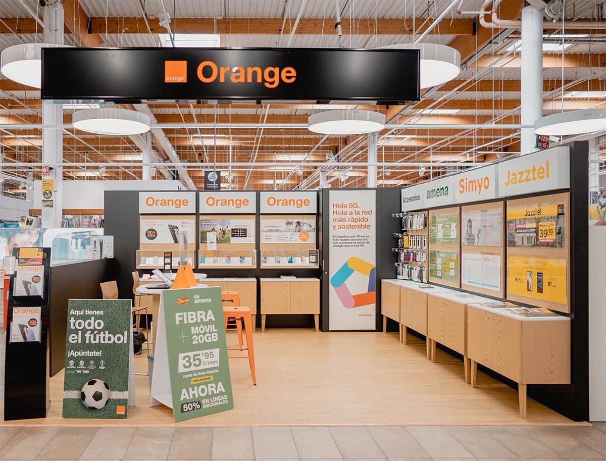 instore-clientes-orange-muebles-tiendas-y-expositores-publicitarios.jpg