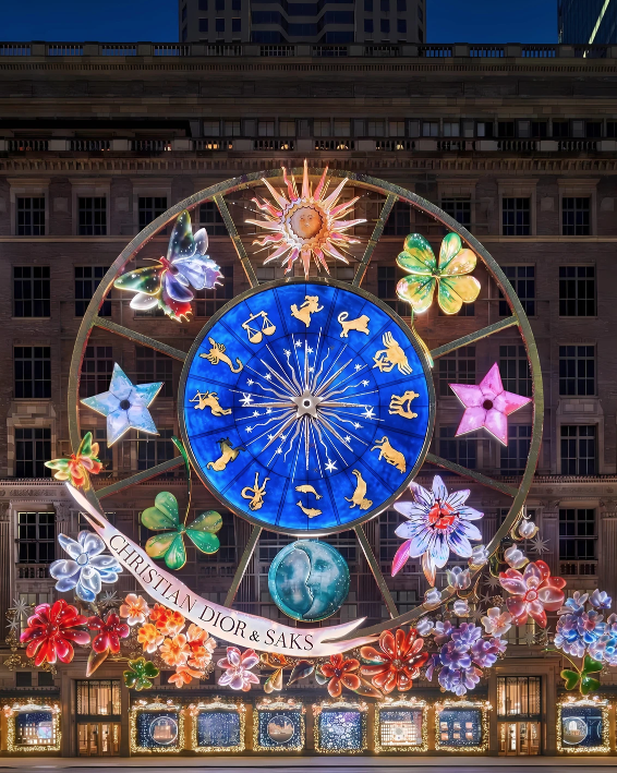 Dior Boutique, 5th Avenue New York. Christmas shop windows.