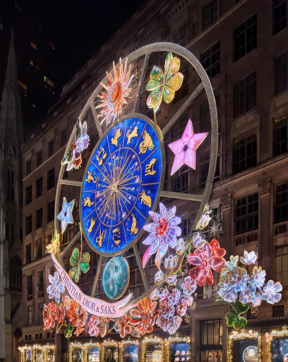 Dior Boutique, 5th Avenue New York. Christmas shop windows.