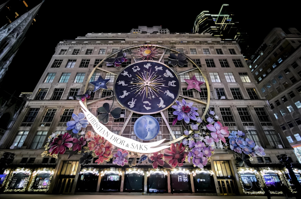 Dior Boutique, 5th Avenue New York. Christmas shop windows.