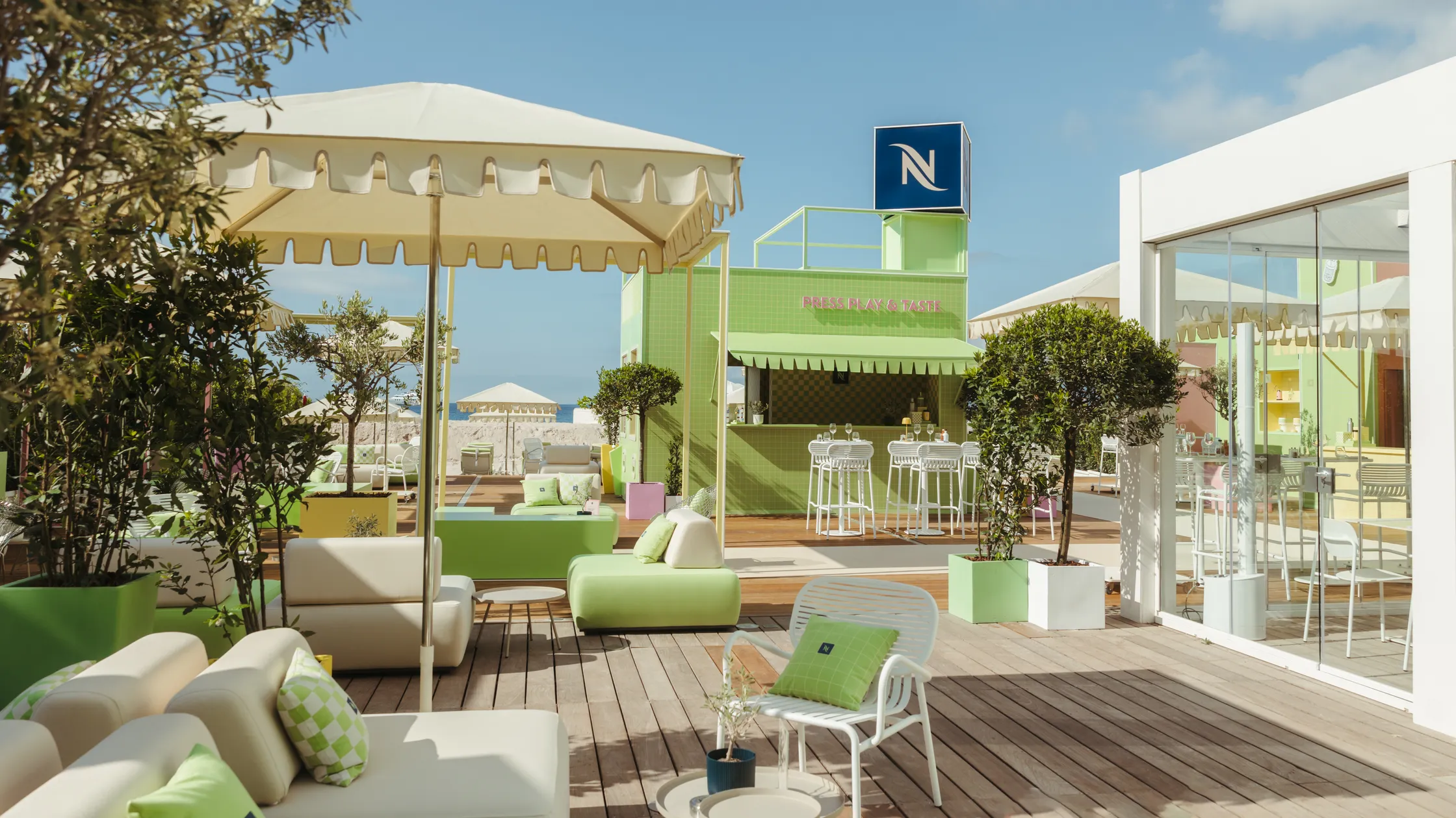 Retail visual communication trends for summer.